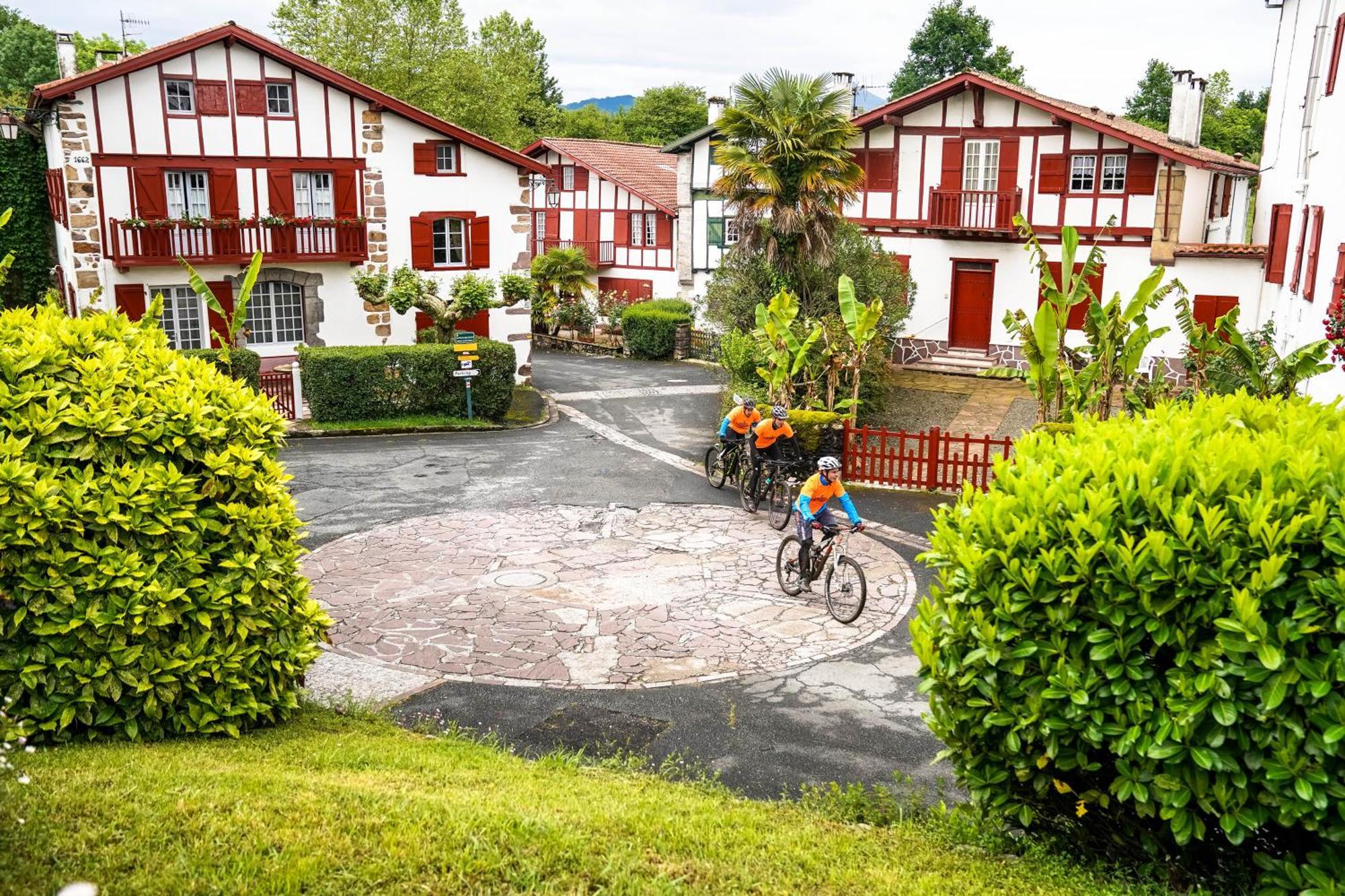 Hotel Ithurria - Teritoria Aïnhoa Exterior foto